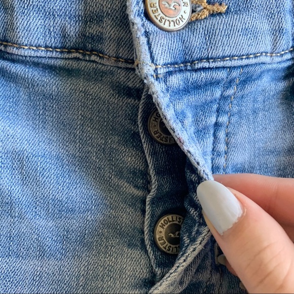 Hollister Light Wash Vintage Distressed Boyfriend Jeans - Picture 3 of 7